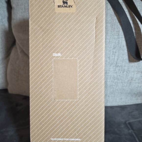 STANLEY x Hello Kitty FlowState Quencher H2.0 Tumbler 40 oz Purple - Picture 7 of 8